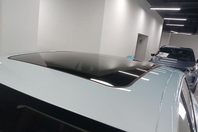 Used Hongqi H5 2025 2.0T Automatic Flag Edition – 500 000 Units Commemorative Version Roof