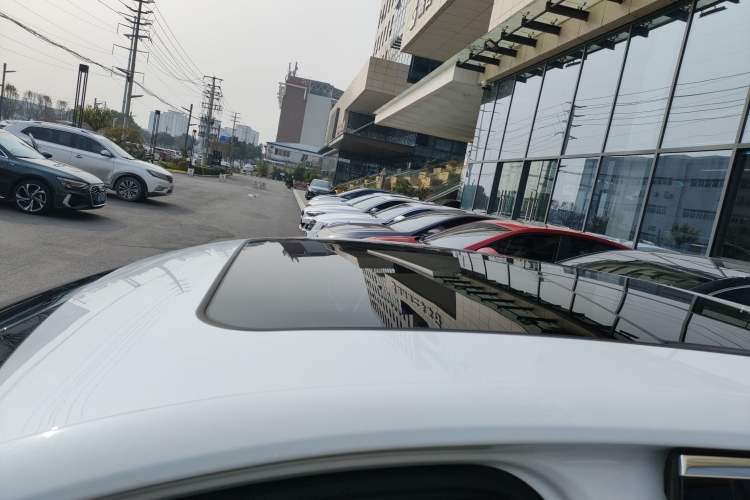 Used Hongqi H5 2025 1.5T DCT Qiyun 500 000th Unit Commemorative Edition Roof