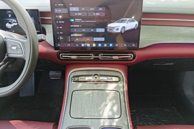 Used Hongqi H5 2026 Model 2.0T Automatic Qi Ling Pro Edition Audio And AC Panel