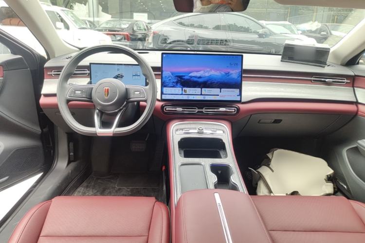 Used Hongqi H5 2026 Model 2.0T Automatic Qi Ling Pro Edition Center Console