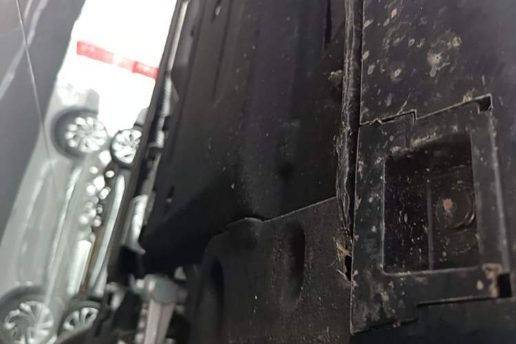 Used Hongqi H5 2026 Model 1.5T DCT Xuan Ying Pro Edition Chassis Front Right