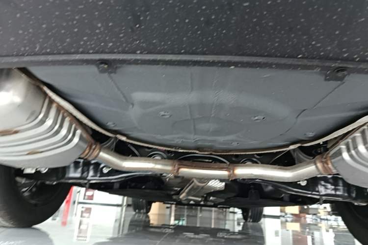 Used Hongqi H5 2026 Model 1.5T DCT Xuan Ying Pro Edition Chassis Rear