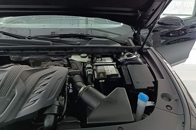 Used Hongqi H5 2026 Model 1.5T DCT Xuan Ying Pro Edition Engine Bay Left