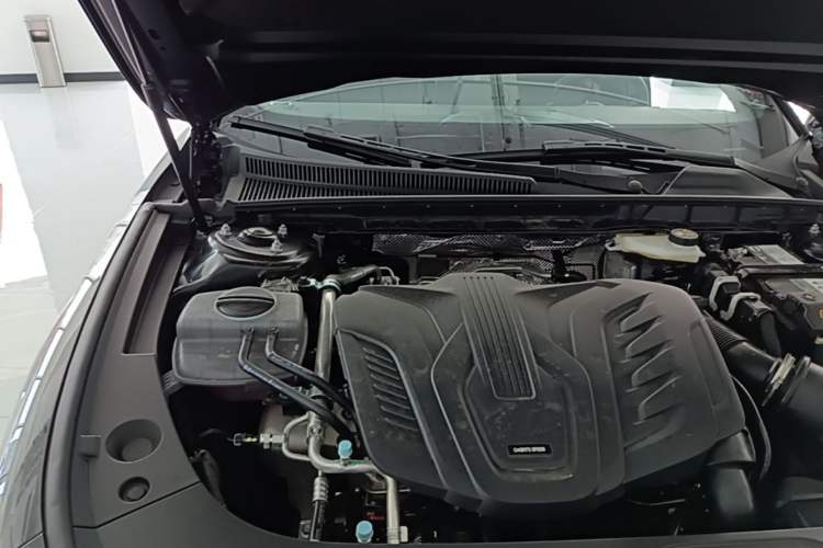 Used Hongqi H5 2026 Model 1.5T DCT Xuan Ying Pro Edition Engine Bay Right