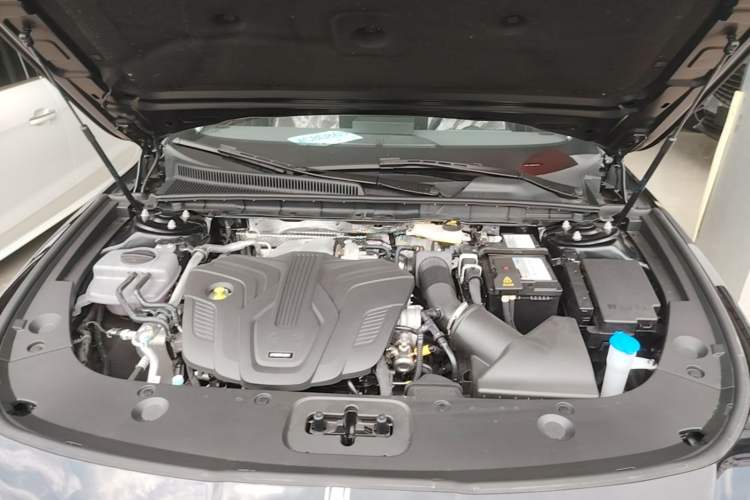 Used Hongqi H5 2026 Model 2.0T Automatic Qi Chang Pro Edition Engine Bay