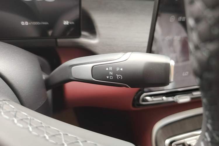 Used Hongqi H5 2026 Model 2.0T Automatic Qi Chang Pro Edition Gear Lever