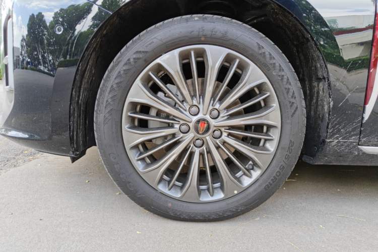 Used Hongqi H5 2026 Model 2.0T Automatic Qi Ling Pro Edition Left Front Wheel Hub