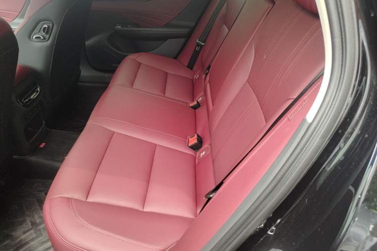 Used Hongqi H5 2026 Model 2.0T Automatic Qi Ling Pro Edition Left Rear Seat