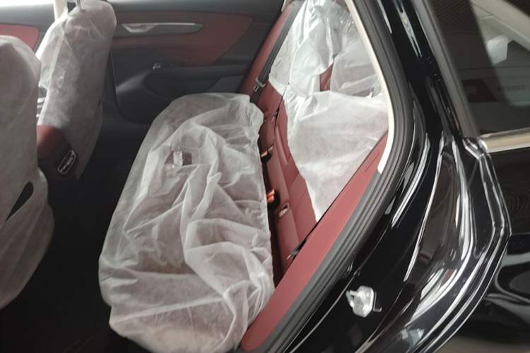 Used Hongqi H5 2026 Model 2.0T Automatic Qi Chang Pro Edition Left Rear Seat