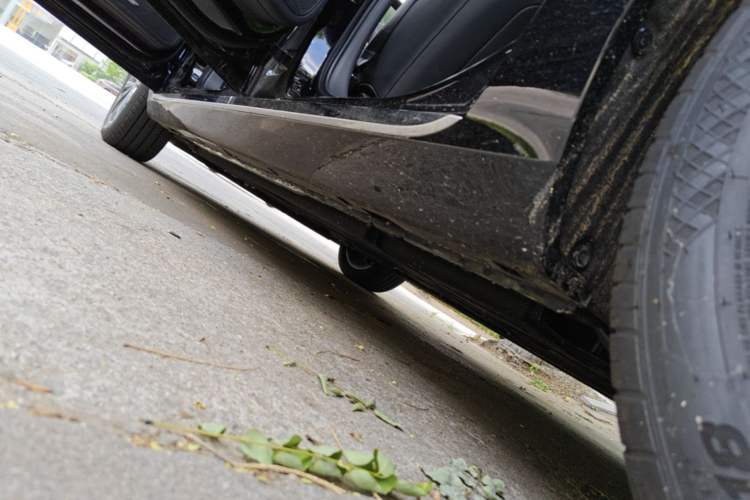Used Hongqi H5 2026 Model 2.0T Automatic Qi Ling Pro Edition Left Side Sill