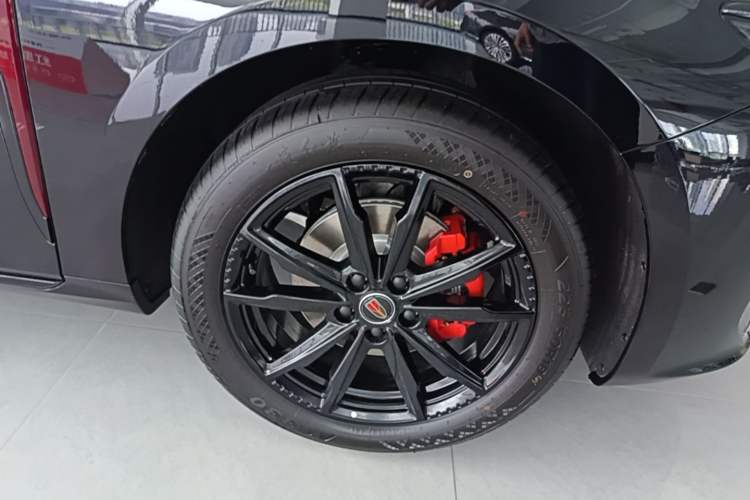Used Hongqi H5 2026 Model 1.5T DCT Xuan Ying Pro Edition Right Front Wheel Hub