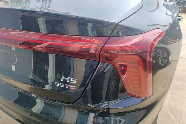Used Hongqi H5 2026 Model 1.5T DCT Qi Yun Pro Edition Right Rear Taillight