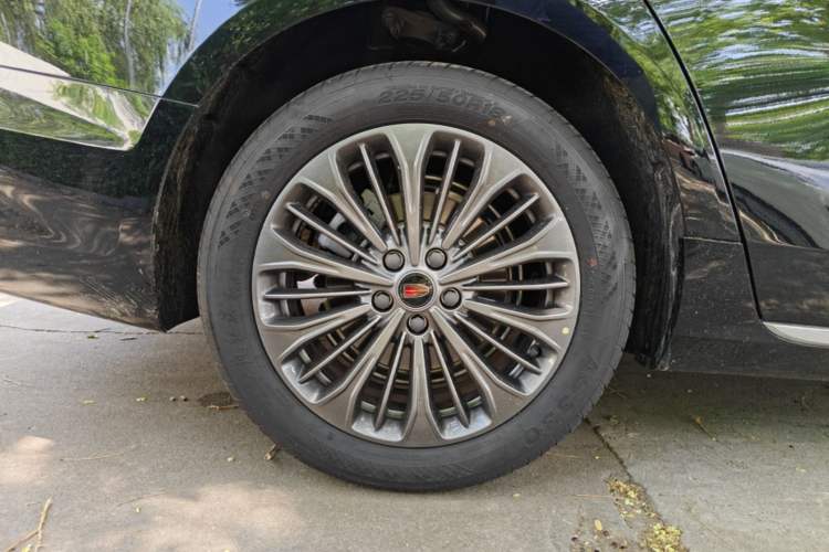 Used Hongqi H5 2026 Model 2.0T Automatic Qi Ling Pro Edition Right Rear Wheel Hub