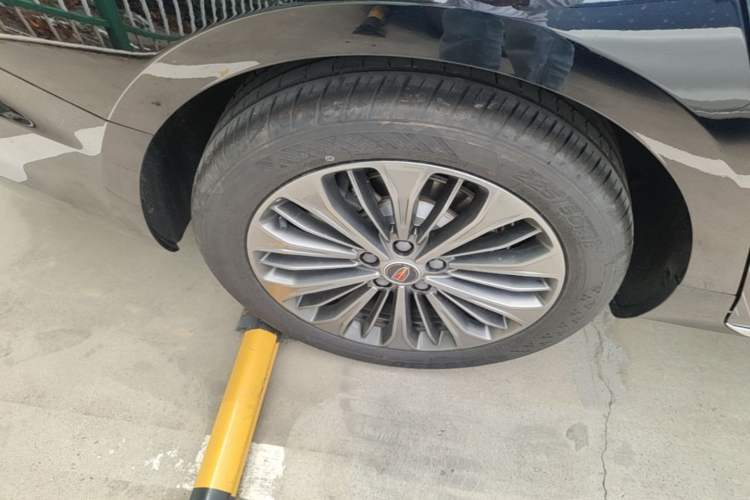 Used Hongqi H5 2026 Model 2.0T Automatic Qi Ling Pro Edition Right Rear Wheel Hub