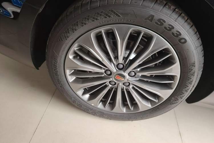 Used Hongqi H5 2026 Model 2.0T Automatic Qi Chang Pro Edition Right Rear Wheel Hub