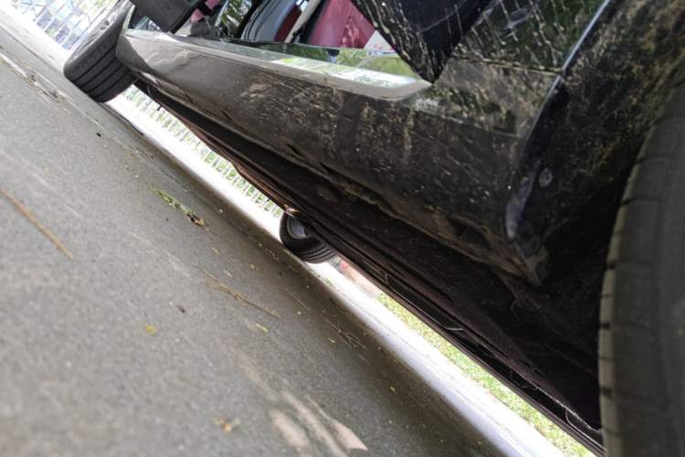 Used Hongqi H5 2026 Model 2.0T Automatic Qi Ling Pro Edition Right Side Sill