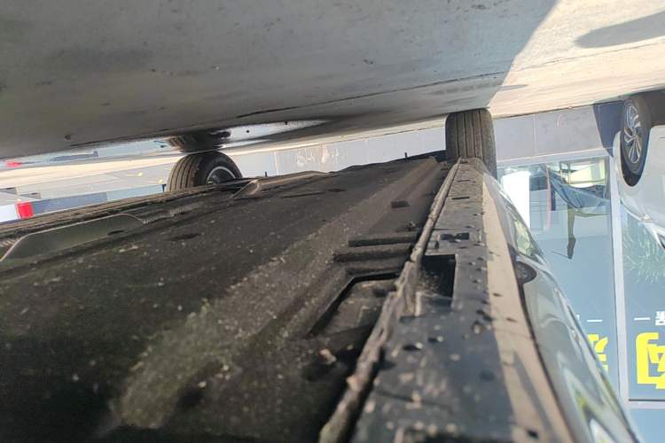 Used Hongqi H5 2026 Model 1.5T DCT Qi Yun Pro Edition Right Side Sill