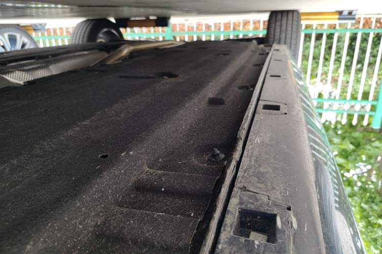 Used Hongqi H5 2026 Model 2.0T Automatic Qi Ling Pro Edition Right Side Sill