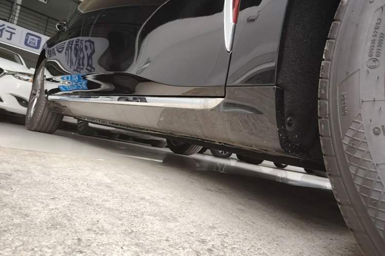 Used Hongqi H5 2026 Model 2.0T Automatic Qi Chang Pro Edition Right Side Sill