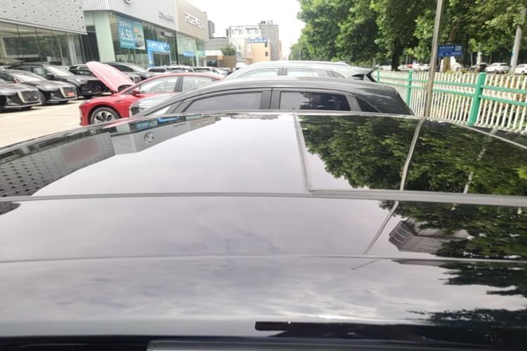 Used Hongqi H5 2026 Model 2.0T Automatic Qi Ling Pro Edition Roof