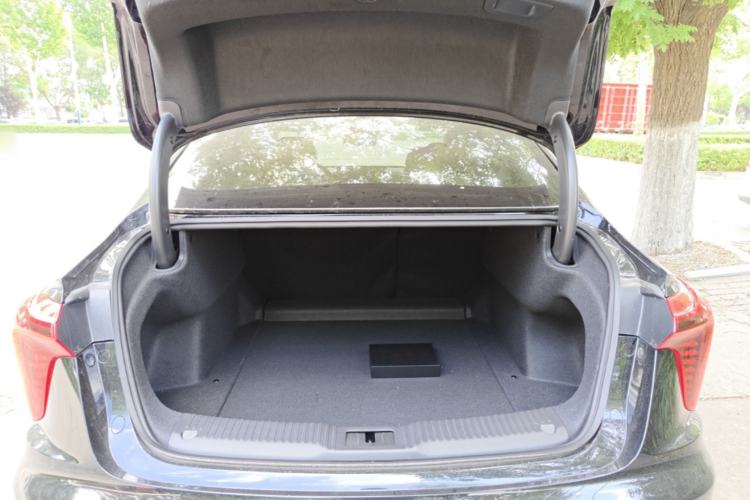 Used Hongqi H5 2026 Model 2.0T Automatic Qi Ling Pro Edition Trunk