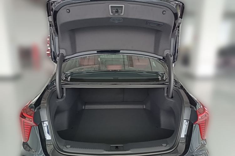 Used Hongqi H5 2026 Model 1.5T DCT Xuan Ying Pro Edition Trunk