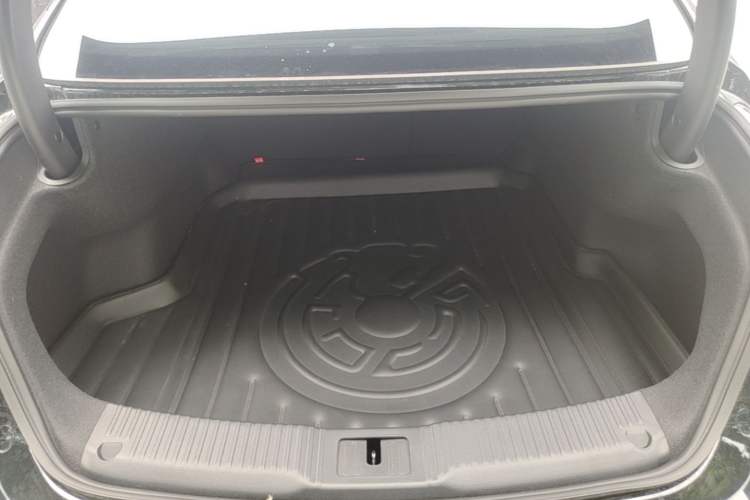 Used Hongqi H5 2026 Model 2.0T Automatic Qi Ling Pro Edition Trunk