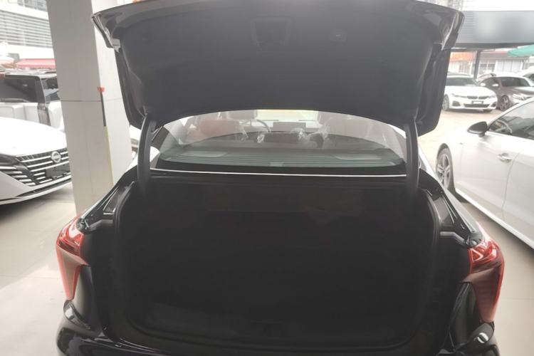 Used Hongqi H5 2026 Model 2.0T Automatic Qi Chang Pro Edition Trunk