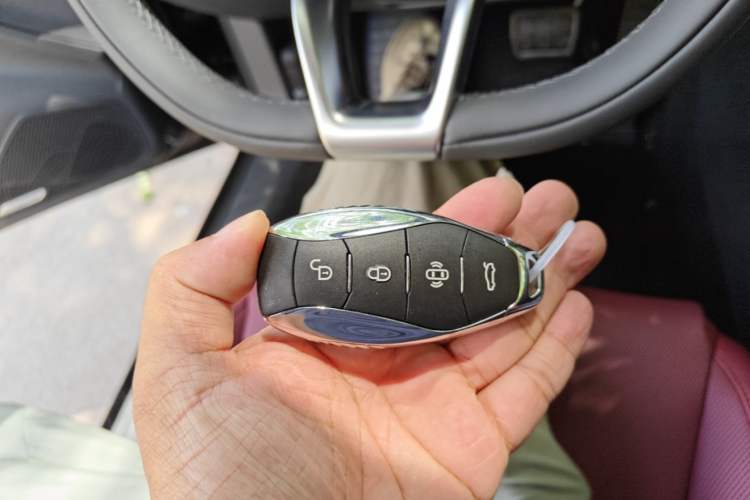 Used Hongqi H5 2026 Model 2.0T Automatic Qi Ling Pro Edition Vehicle Key
