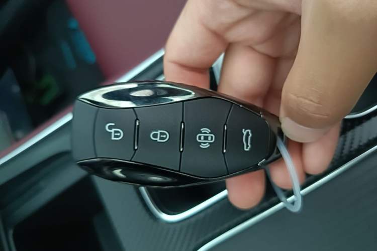 Used Hongqi H5 2026 Model 1.5T DCT Xuan Ying Pro Edition Vehicle Key