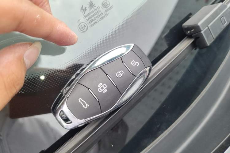 Used Hongqi H5 2026 Model 2.0T Automatic Qi Ling Pro Edition Vehicle Key
