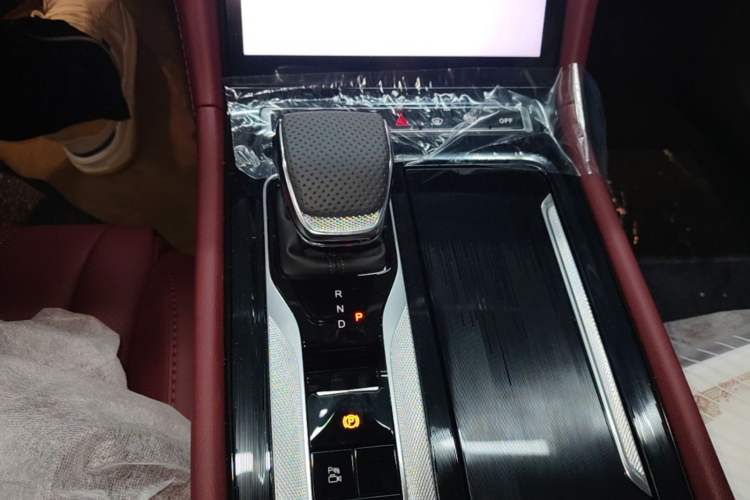 Used Hongqi H5 PHEV 2025 130 Super Hybrid Version Audio And AC Panel
