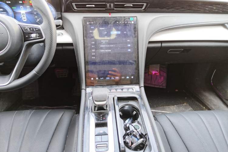 Used Hongqi H5 PHEV 2025 130 Super Hybrid Version Audio And AC Panel