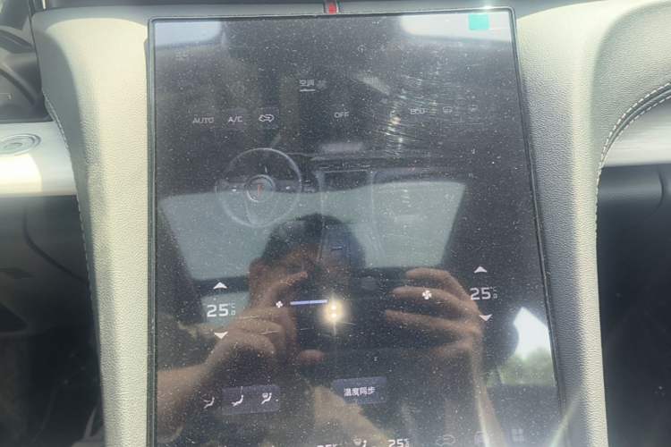 Used Hongqi H5 PHEV 2025 130 Super Hybrid Version Audio And AC Panel