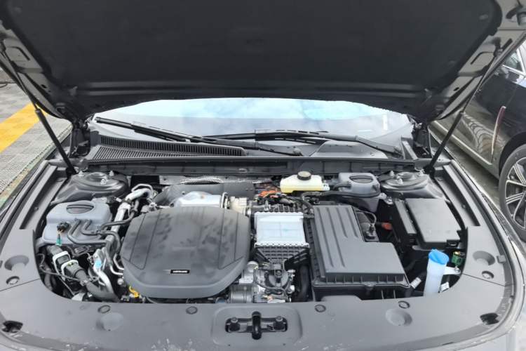 Used Hongqi H5 PHEV 2025 130 Super Hybrid Version Engine Bay