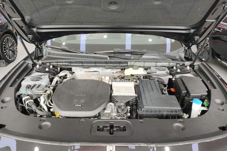 Used Hongqi H5 PHEV 2025 130 Super Hybrid Version Engine Bay