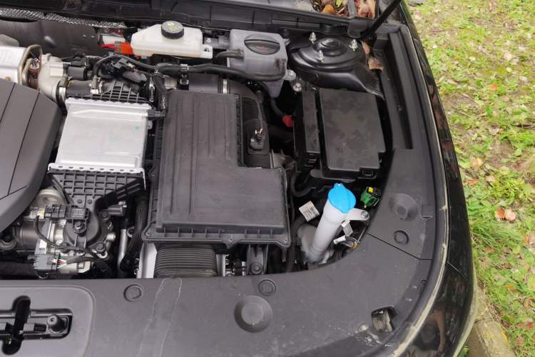 Used Hongqi H5 PHEV 2025 170 Super Hybrid Version Engine Bay Left