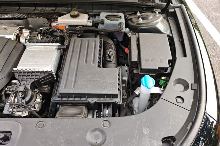 Used Hongqi H5 PHEV 2025 170 Super Hybrid Version Engine Bay Left