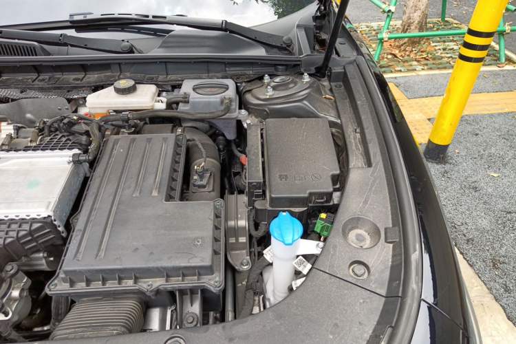 Used Hongqi H5 PHEV 2025 170 Super Hybrid Version Engine Bay Left
