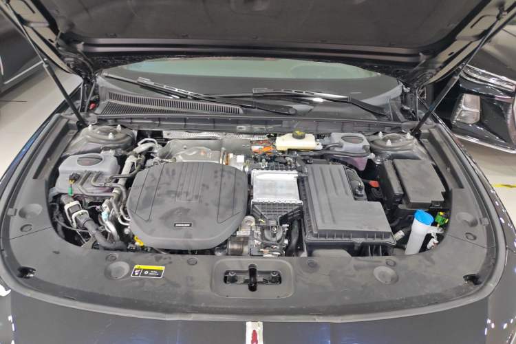 Used Hongqi H5 PHEV 2025 170 Super Hybrid Version Engine Bay