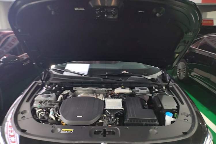 Used Hongqi H5 PHEV 2025 170 Super Hybrid Version Engine Bay