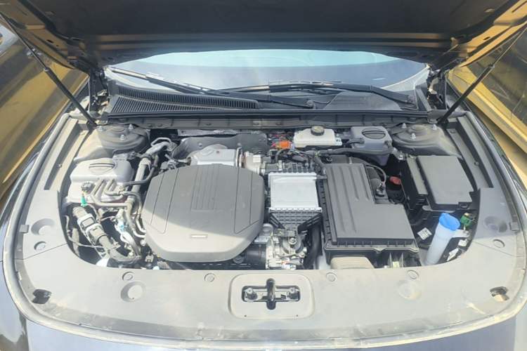 Used Hongqi H5 PHEV 2025 130 Super Hybrid Version Engine Bay