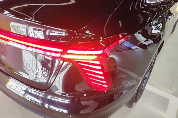 Used Hongqi H5 PHEV 2025 130 Super Hybrid Version Exterior 3