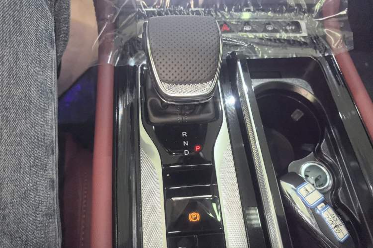 Used Hongqi H5 PHEV 2025 170 Super Hybrid Version Gear Lever