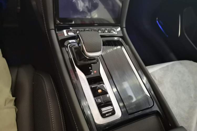 Used Hongqi H5 PHEV 2025 130 Super Hybrid Version Gear Lever