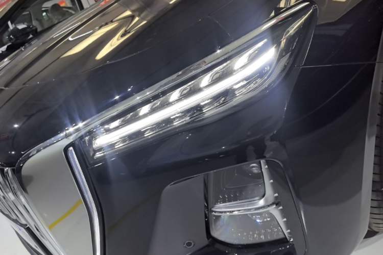 Used Hongqi H5 PHEV 2025 130 Super Hybrid Version Left Front Headlight