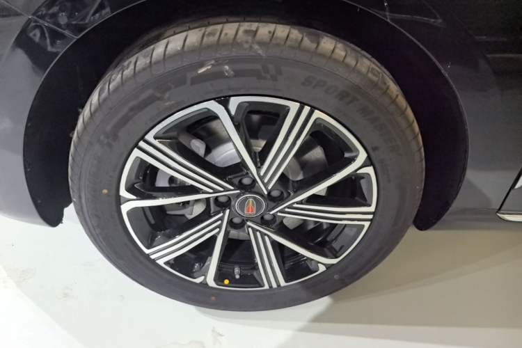 Used Hongqi H5 PHEV 2025 130 Super Hybrid Version Left Front Wheel Hub