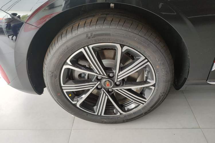 Used Hongqi H5 PHEV 2025 130 Super Hybrid Version Left Front Wheel Hub