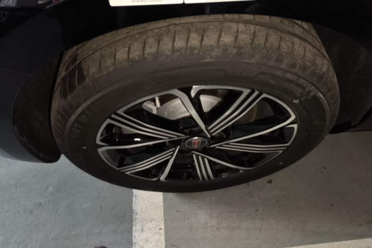 Used Hongqi H5 PHEV 2025 170 Super Hybrid Version Left Front Wheel Hub