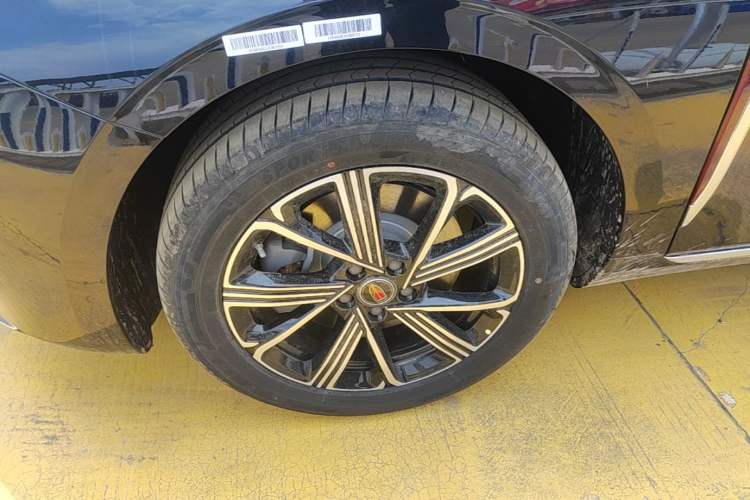 Used Hongqi H5 PHEV 2025 130 Super Hybrid Version Left Front Wheel Hub